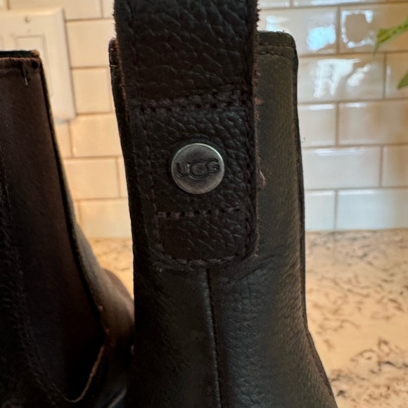 Women’s Ugg wedge shoes black size 6 lovely - Picture 10 of 15